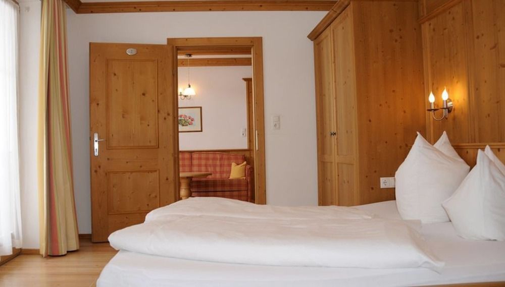 Das Gaestehaus Schneider Am Dorfplatz Alpbach Esterno foto