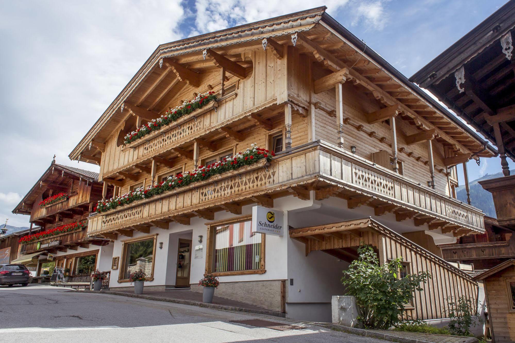 Das Gaestehaus Schneider Am Dorfplatz Alpbach Esterno foto