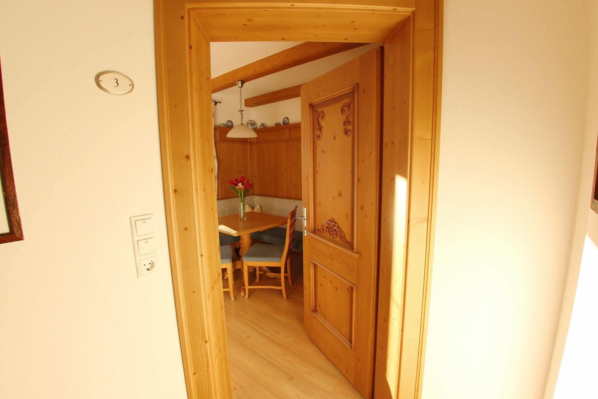 Das Gaestehaus Schneider Am Dorfplatz Alpbach Esterno foto