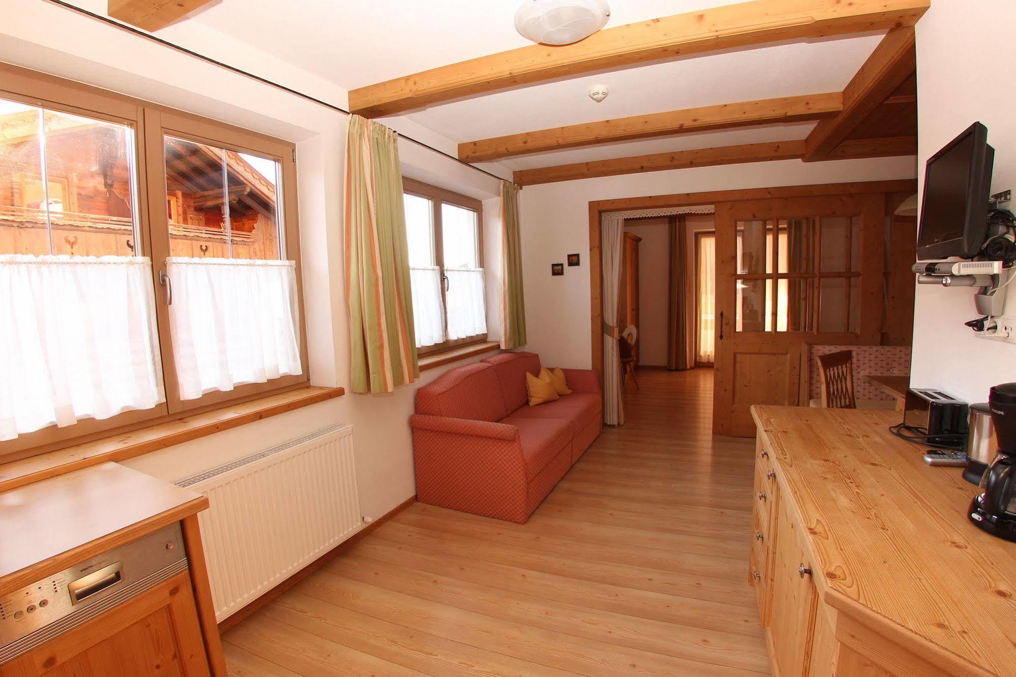 Das Gaestehaus Schneider Am Dorfplatz Alpbach Esterno foto