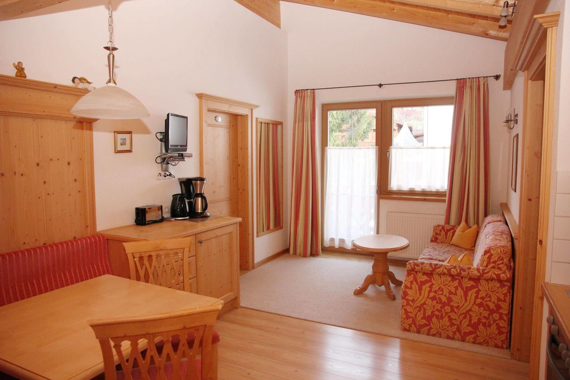 Das Gaestehaus Schneider Am Dorfplatz Alpbach Esterno foto