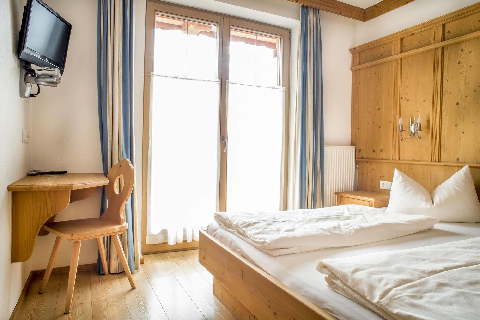 Das Gaestehaus Schneider Am Dorfplatz Alpbach Esterno foto