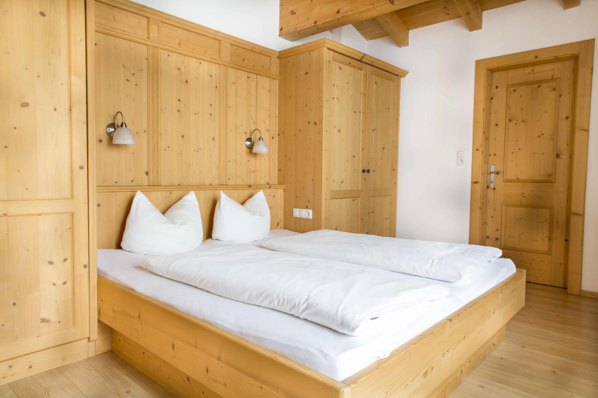 Das Gaestehaus Schneider Am Dorfplatz Alpbach Esterno foto