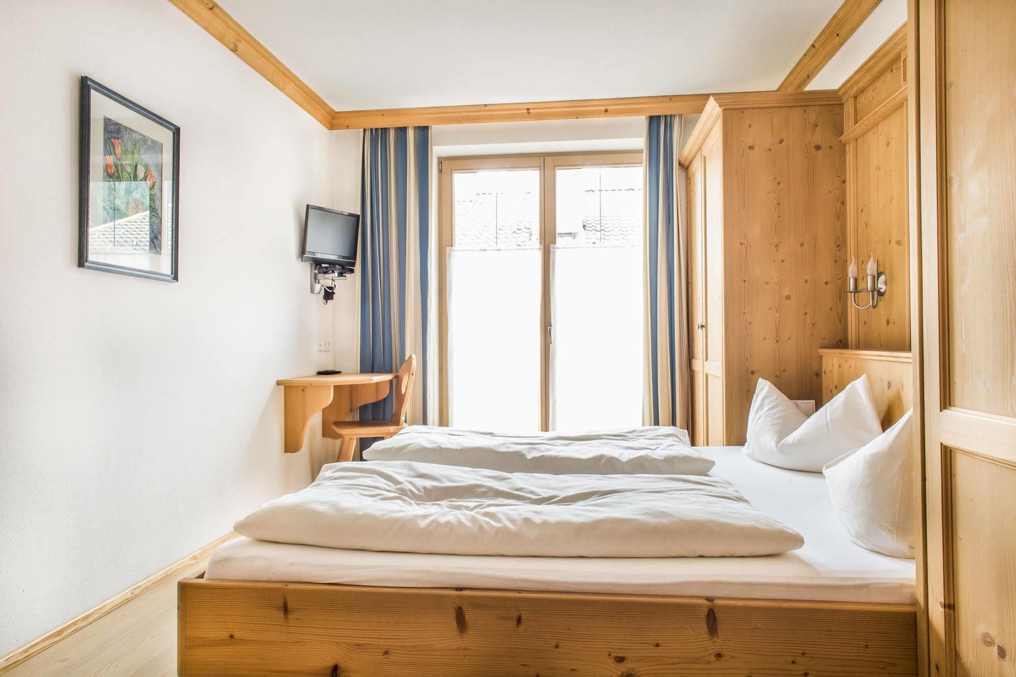 Das Gaestehaus Schneider Am Dorfplatz Alpbach Esterno foto