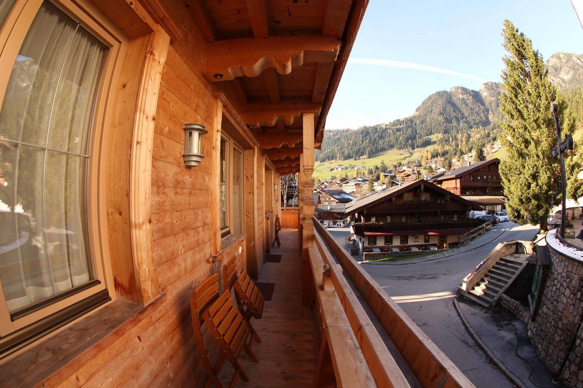 Das Gaestehaus Schneider Am Dorfplatz Alpbach Esterno foto
