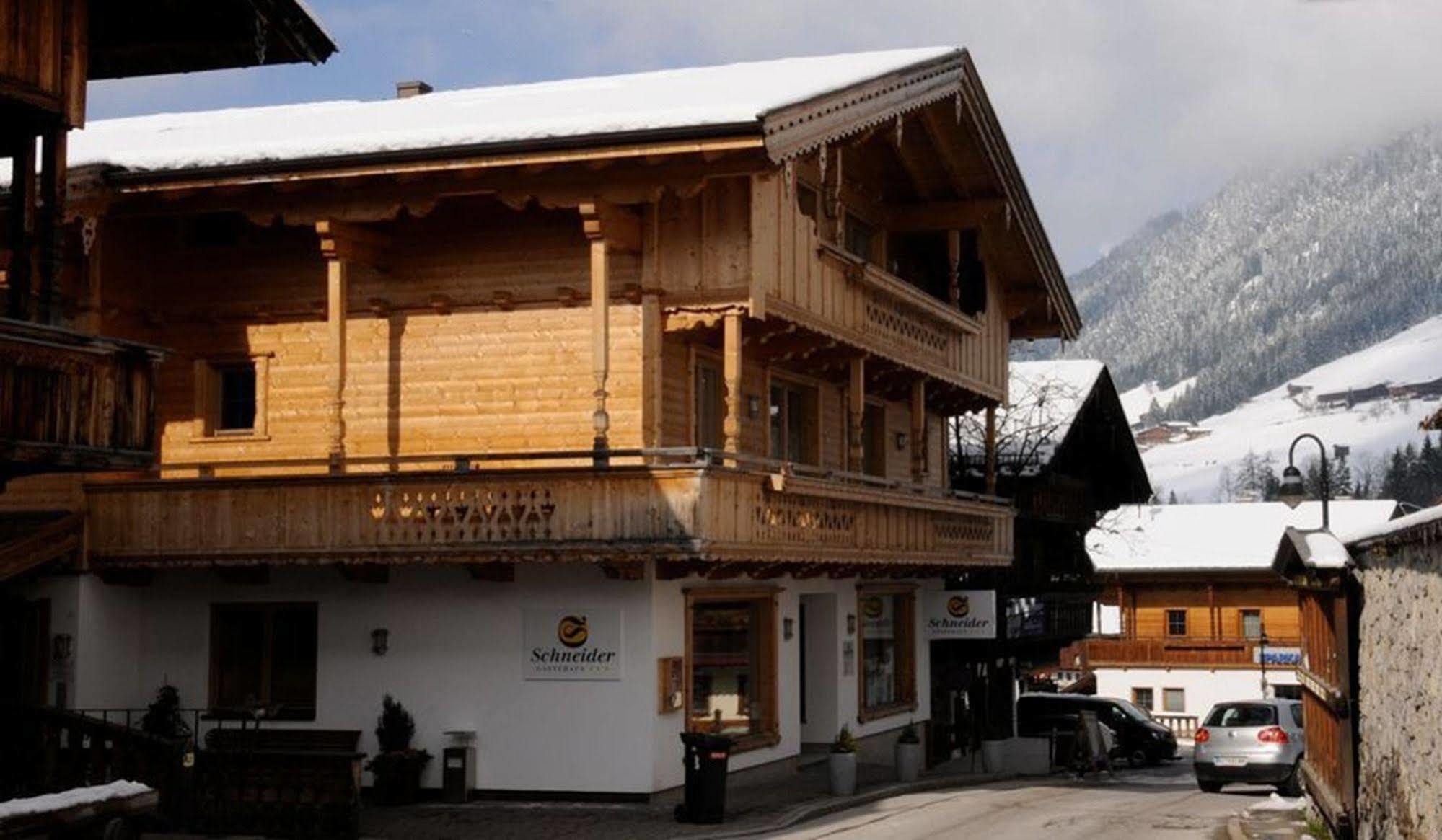 Das Gaestehaus Schneider Am Dorfplatz Alpbach Esterno foto