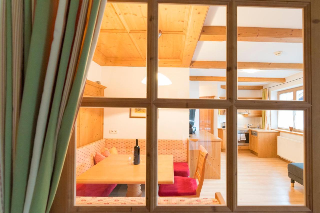 Das Gaestehaus Schneider Am Dorfplatz Alpbach Esterno foto