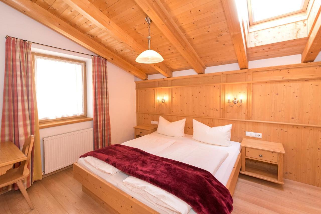Das Gaestehaus Schneider Am Dorfplatz Alpbach Esterno foto