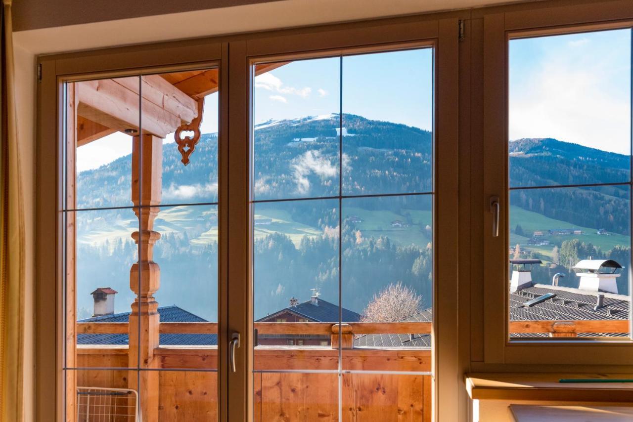 Das Gaestehaus Schneider Am Dorfplatz Alpbach Esterno foto