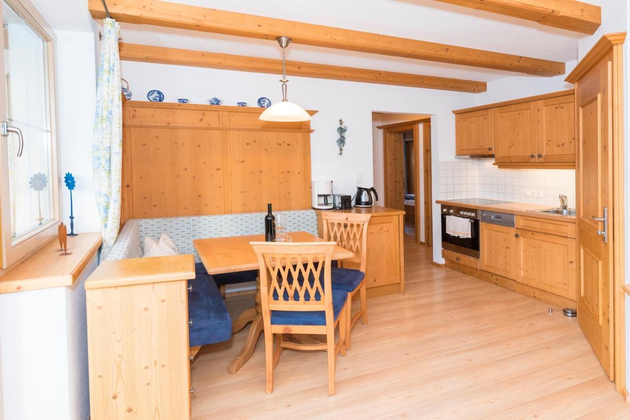 Das Gaestehaus Schneider Am Dorfplatz Alpbach Esterno foto