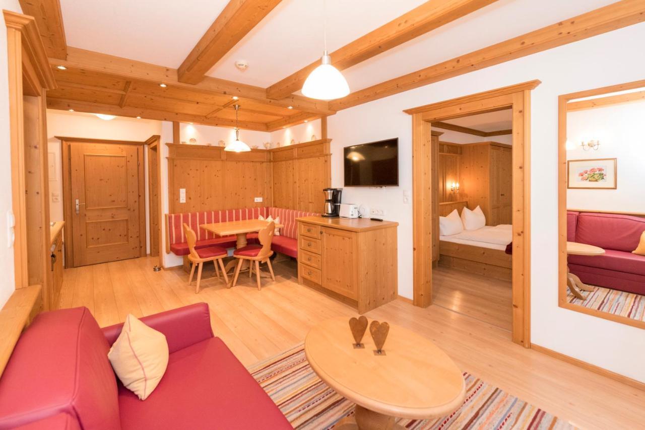 Das Gaestehaus Schneider Am Dorfplatz Alpbach Esterno foto
